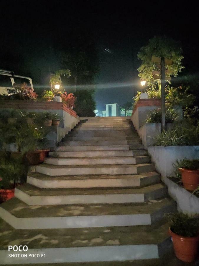 ホテル Aapas Residency カリンポン エクステリア 写真